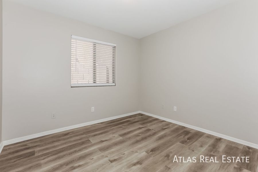 Building Photo - 11018 W Mountain View Dr