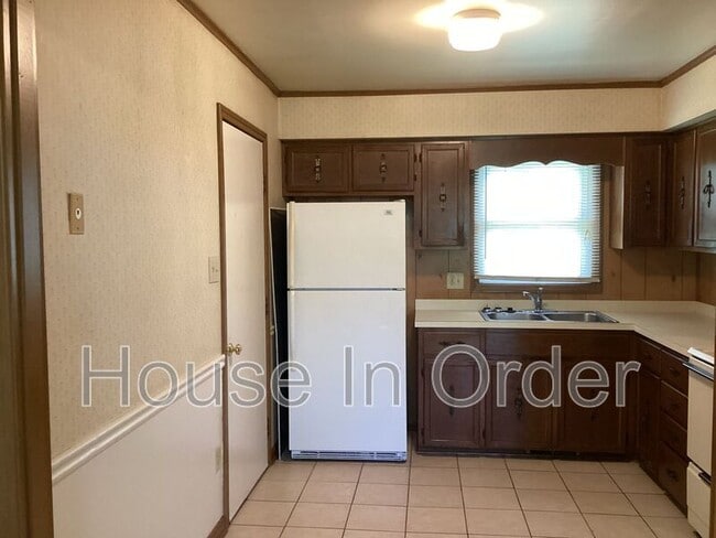 Building Photo - 905 Montreat Rd