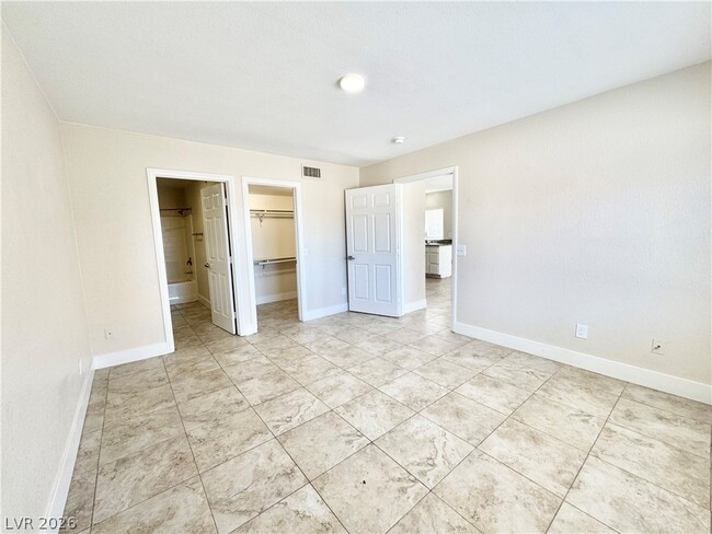 Building Photo - 640 E San Lorenzo St