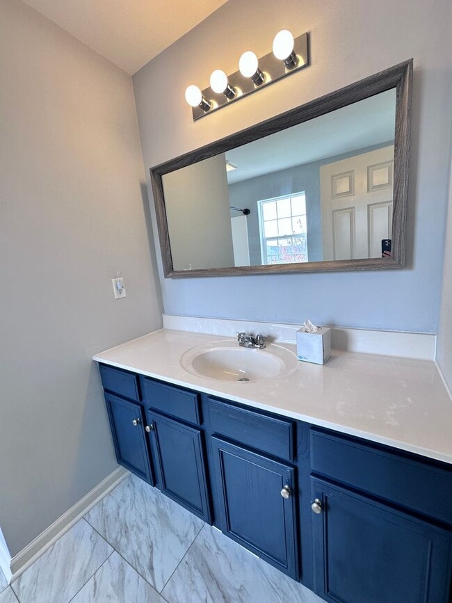 Building Photo - Charming 3 Bedroom Townhome in Palmyra