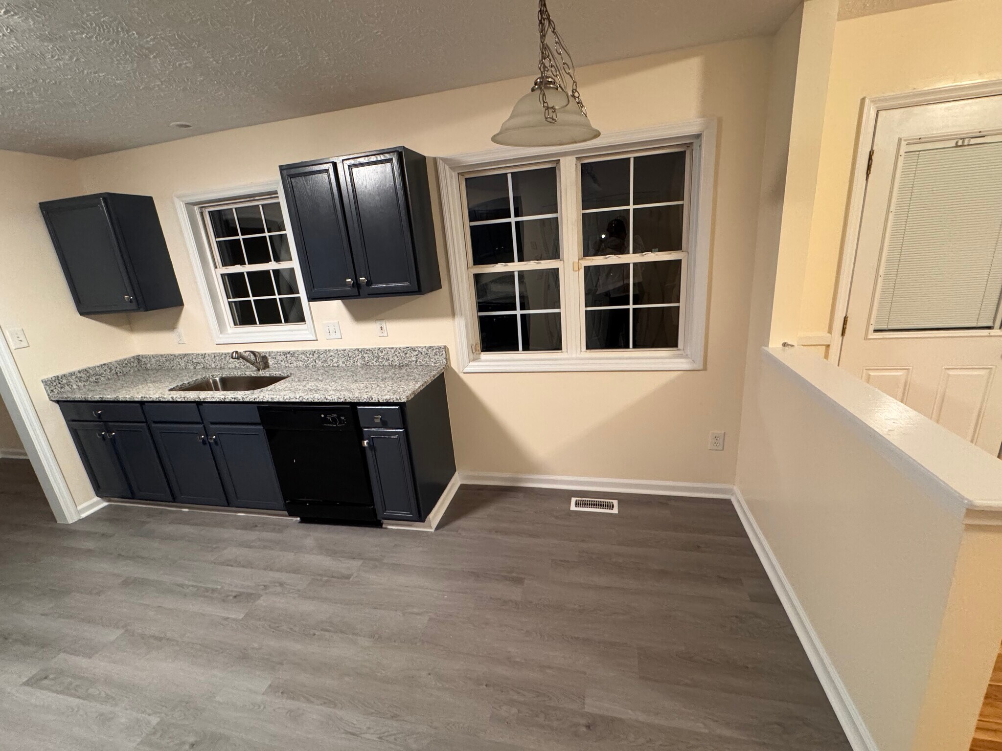 Building Photo - 885 Ridge Rd