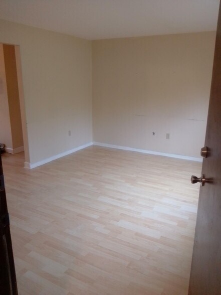 Building Photo - 550 Union Avenue Ext