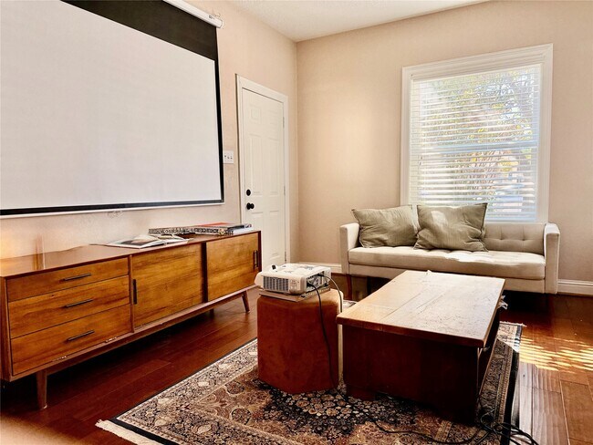 Building Photo - 4919 Walker St