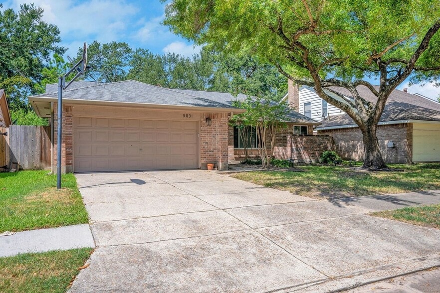 Building Photo - 9831 Meadow Bend Ln