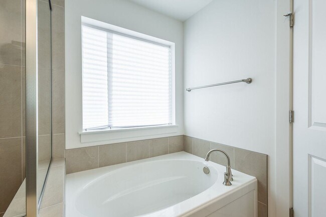 Building Photo - Brand New 3 bed 2.5 bath with flex room North Meridian