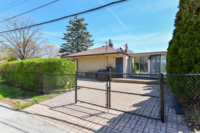 Building Photo - 7023 W Morgan Ave