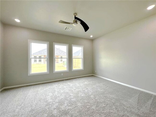 Building Photo - 3 Bed 2 Bath 2 Car in Twin Silos Addition Edmond, OK