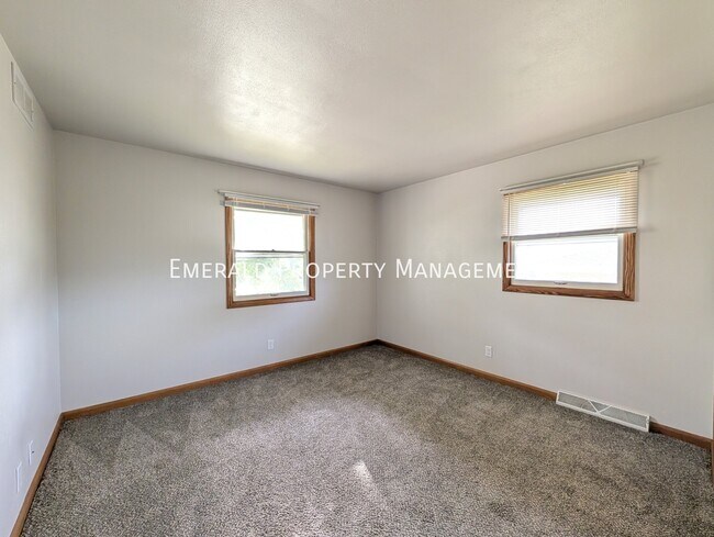 Building Photo - 590 N Mulford Rd