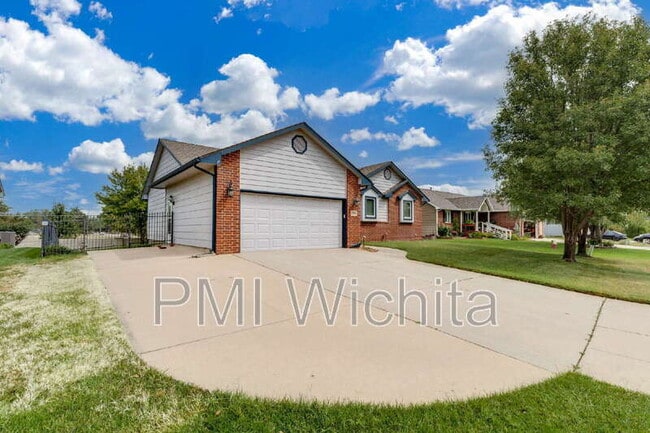 Building Photo - 6514 W Briarwood Ave