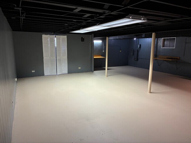 Building Photo - 127 Hickory Rd