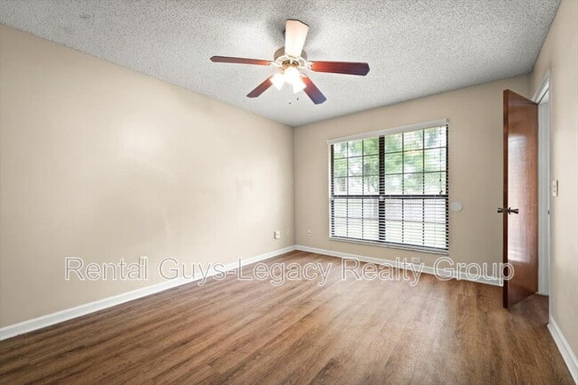 Building Photo - 3956 Hollows Dr