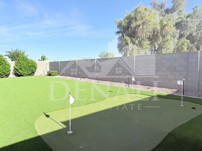 Building Photo - 1153 E Nolan Pl