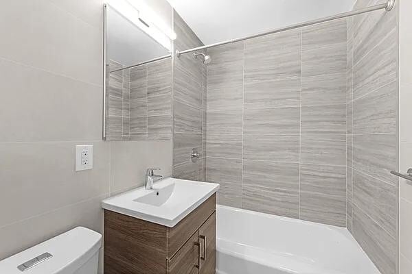 Building Photo - 250 W 88th St