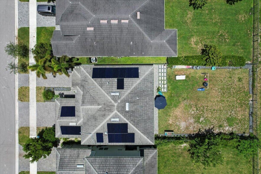 Building Photo - 15406 Goldfinch Cir
