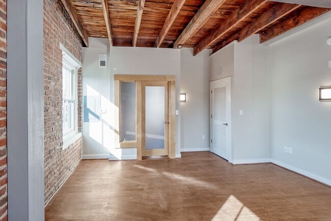 Interior Photo - 10 Walnut Alley