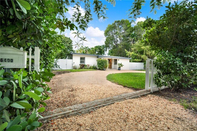 Building Photo - 6400 SW 62nd Ct