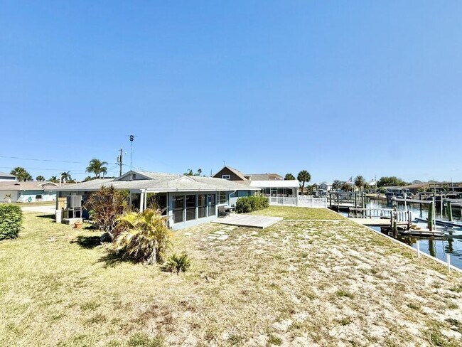 Building Photo - 8026 Brighton Dr