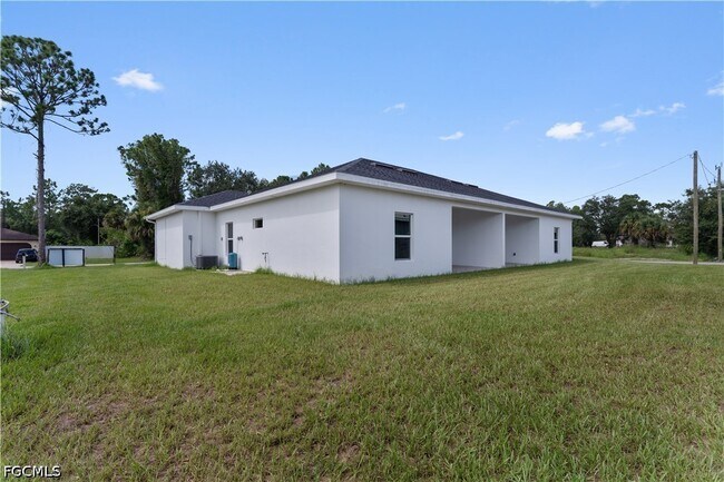 Building Photo - 702 Broadway Ave