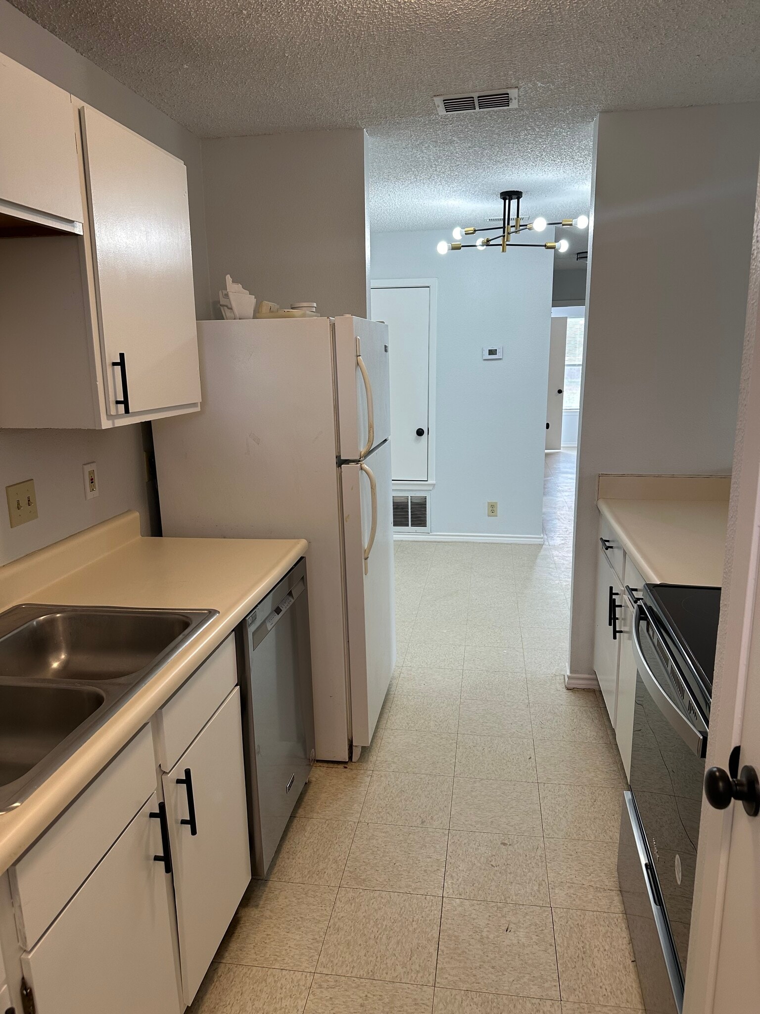 Building Photo - 6303 Waddesdon Wood