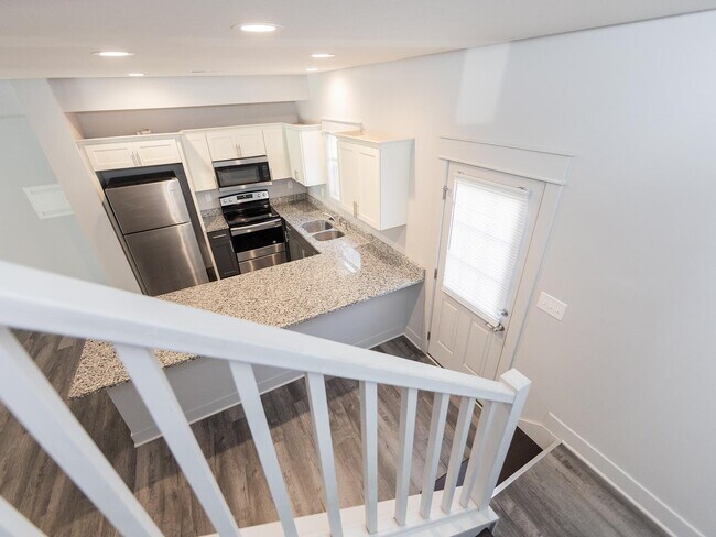 Building Photo - 1240 W Rangeview Cir