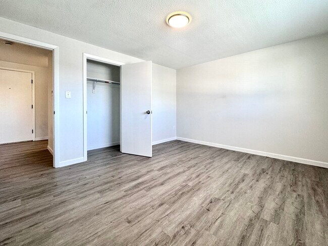 Building Photo - 50-58-58 Walnut St