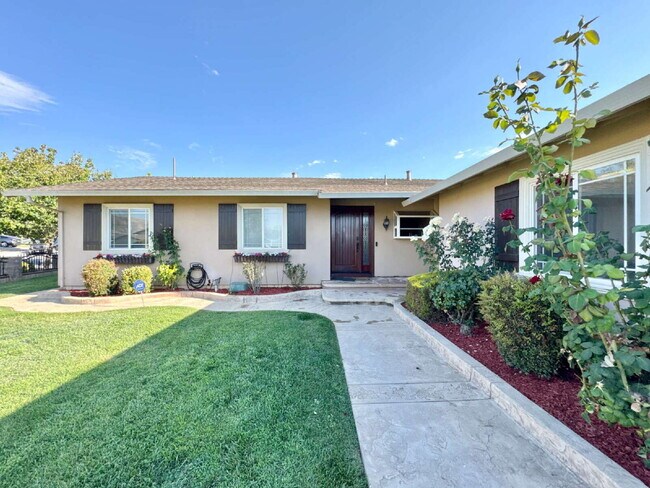 Building Photo - Large Evergreen Home with Solar & Community Pool