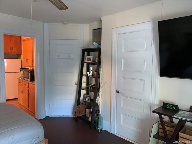 Building Photo - 253 Sea Cliff Ave