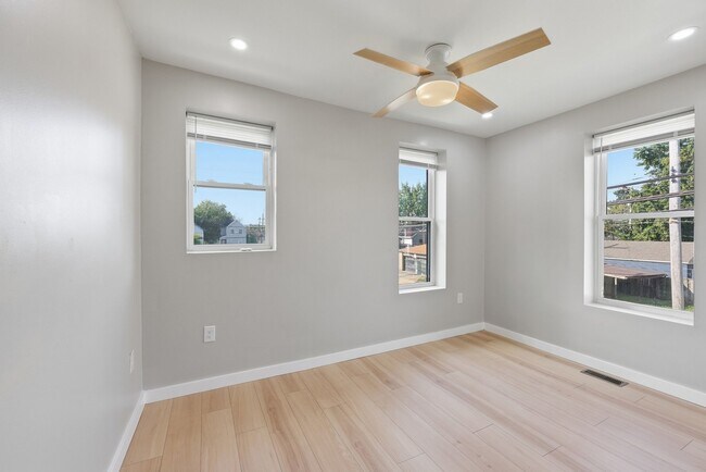 Building Photo - 775-777-777 Bellows Ave