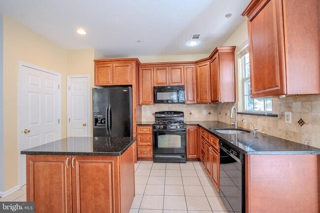 Building Photo - 1311 Blossom Cir