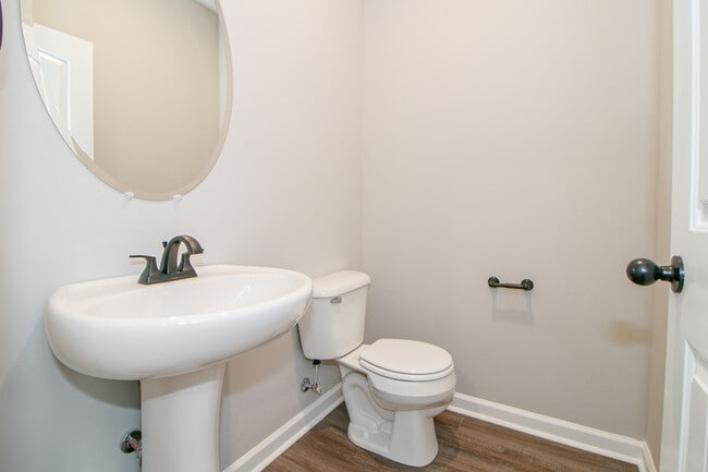 Building Photo - 1115 Hillwood Dr