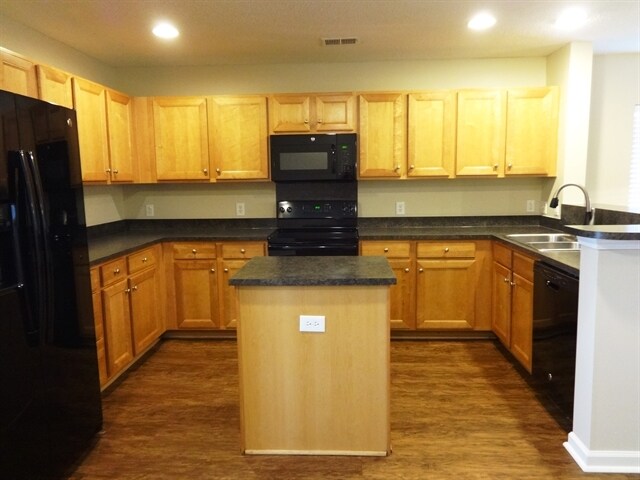 Building Photo - 1073 Briar Rose Ln