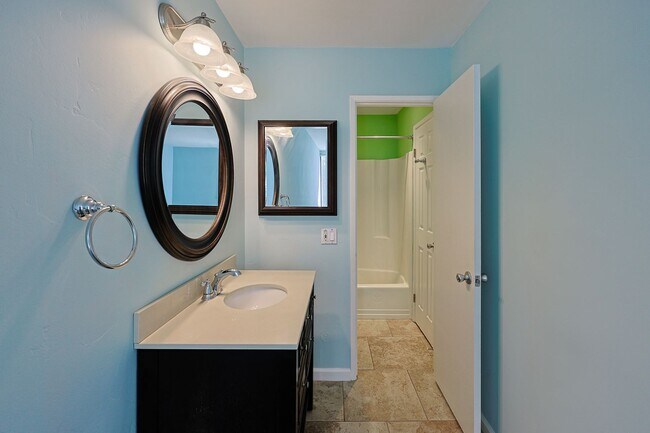 Building Photo - 1 Bed / 1 Bath Condo Near Cowles Mountain – Move-In Special!