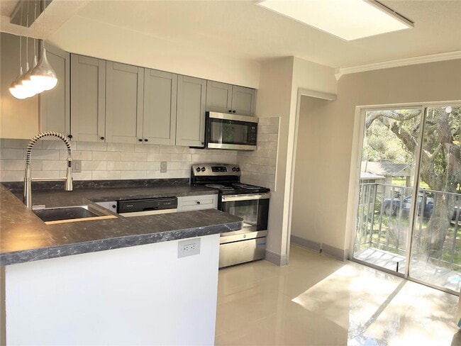 Building Photo - 7919 Lakeshore Dr