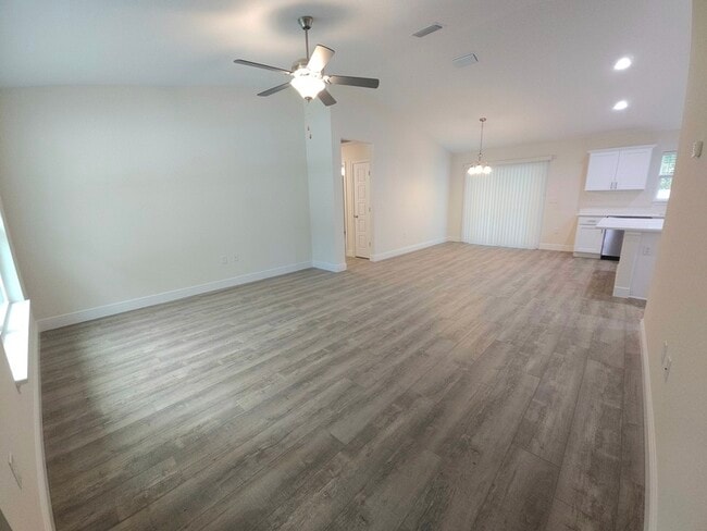 Building Photo - 387 E Caldwell Dr