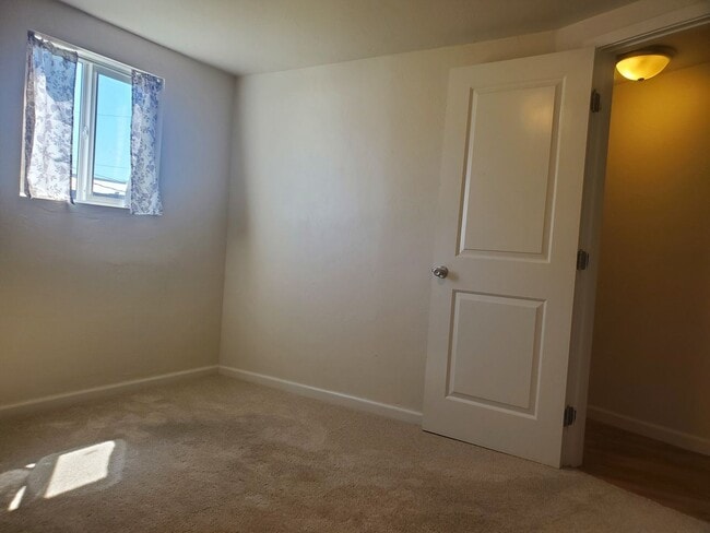 Building Photo - 2 br, 1 bath House - 825 Dr ML King Way