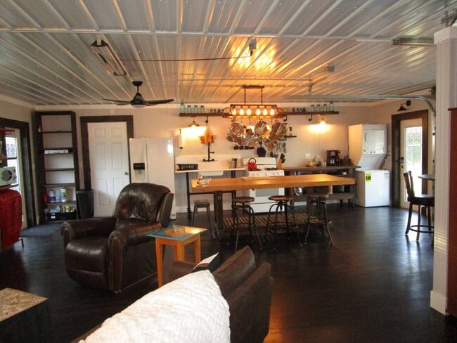 Building Photo - 362 Sunshine Ave