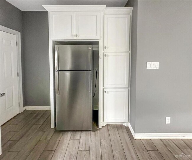 Building Photo - 19 Nightingale Ct