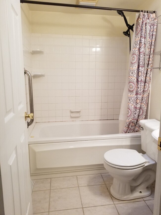 Building Photo - 8127 Anderson Ave NE