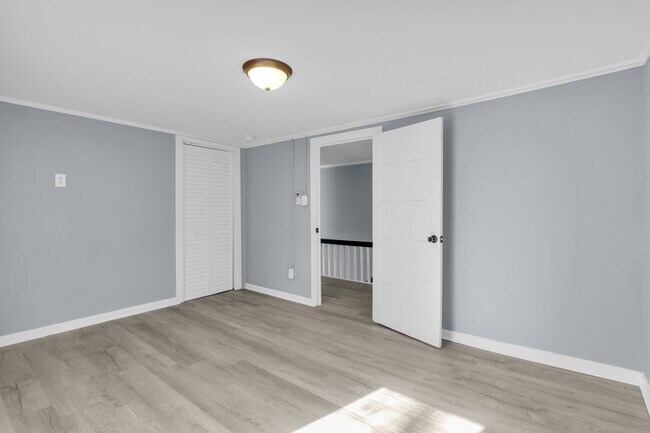 Building Photo - 522 Crawford St