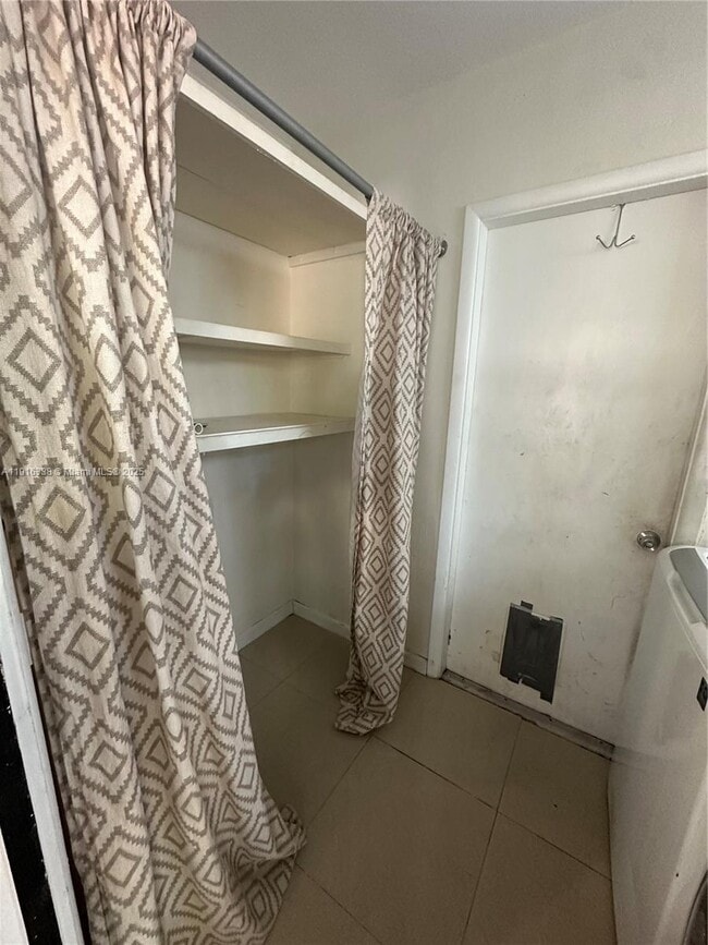 Building Photo - 2421 N 57th Terrace