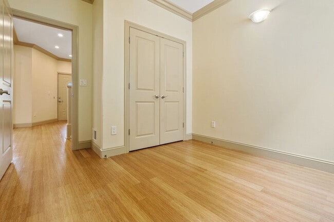 Building Photo - Heart of Hayes Valley - Updated 3 Bed, 2 B...