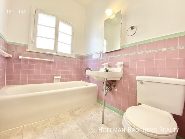 Building Photo - 351 N Sierra Bonita Ave