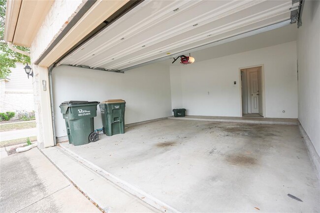 Building Photo - 721 Jane Austen Trail