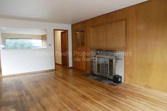 Building Photo - 708 N 80th St