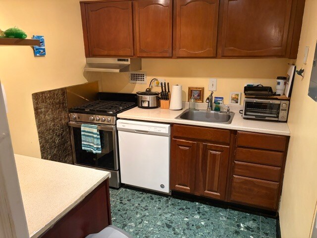 Kitchen - 1420 N St NW