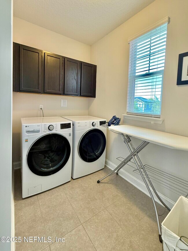 Building Photo - 6887 Azalea Grove Dr
