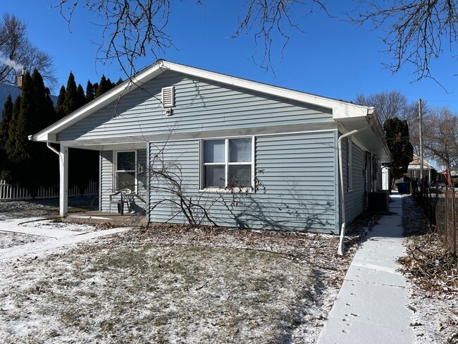 Building Photo - Dennis Riverfront