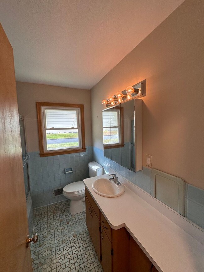 Building Photo - AVAILABLE NOW! Gorgeous, Newly Renovated 5 Bedroom, 2 Bathroom Single Family Home w/Huge Fenced I...