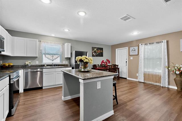 Building Photo - 2222 Echo Lake Dr