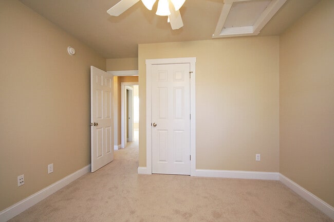 Building Photo - Pet Friendly, End-Unit Crozet Townhome